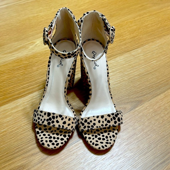 Qupid Cheetah Ankle Strap Block Heels NEW - Picture 2 of 7